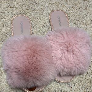 TOP Moda Blush Furry Women's Slippers